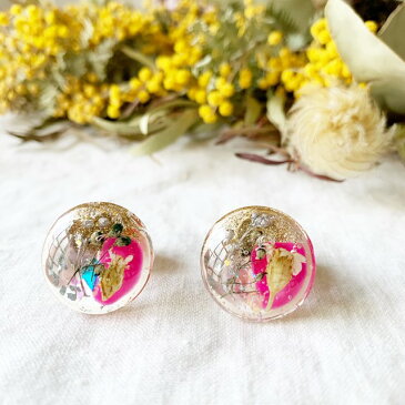 ピアス ボタニカル ドライフラワー イクソディア あじさい 紫陽花 かすみ草 お花 ハンドメイド アクセサリーカジュアル ギフト プレゼント 無料ラッピング 贈り物 女子会 お出かけ デート オトナ女子 レジン 樹脂 スタッド