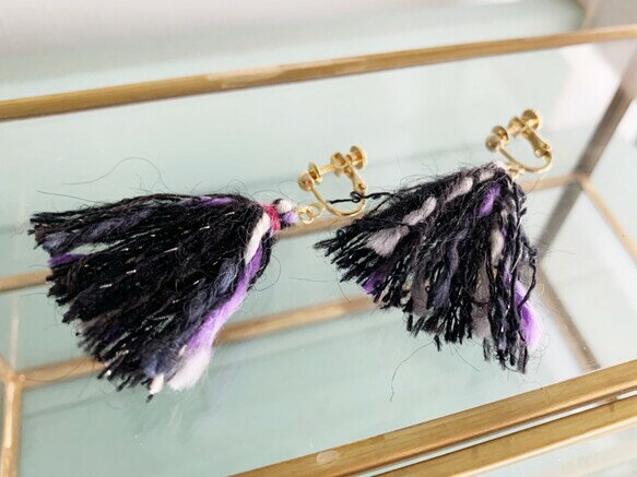 ふんわりカラフルタッセルイヤリング/ピアス 6 ハンドメイドアクセサリー ジュエリー 軽い フワフワ 金属アレルギー チタン 樹脂ピアス 大人女子 無料ラッピング