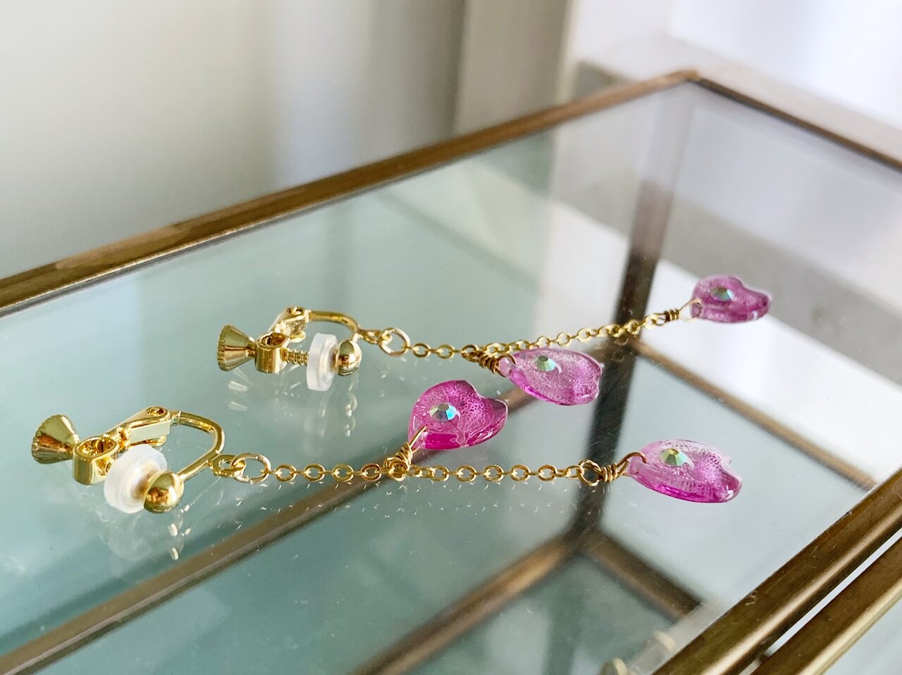 樂天商城 - 揺れる桜の花びら・ピアス/イヤリング with 紫陽花 ジュエリー 金属アレルギー 金具無料交換 プレゼント 花 ボタニカル さくら 春 ピンク 軽い 揺れる プレゼント 誕生日 桜色