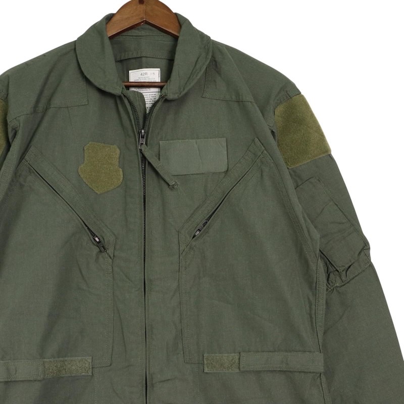 大きいサイズ メンズUS-42Rサイズ 90's CARTER INDUSTRIES, INC. COVERALLS, FLYERS, CWU-27/P TYPE I, CLASS 1 SAGE GREEN 1659 ミリタリー オールインワン つなぎ 実寸胸囲116cm グリーン系 pc-0574 アメカジ ビンテージ オールド 古着 【中古】