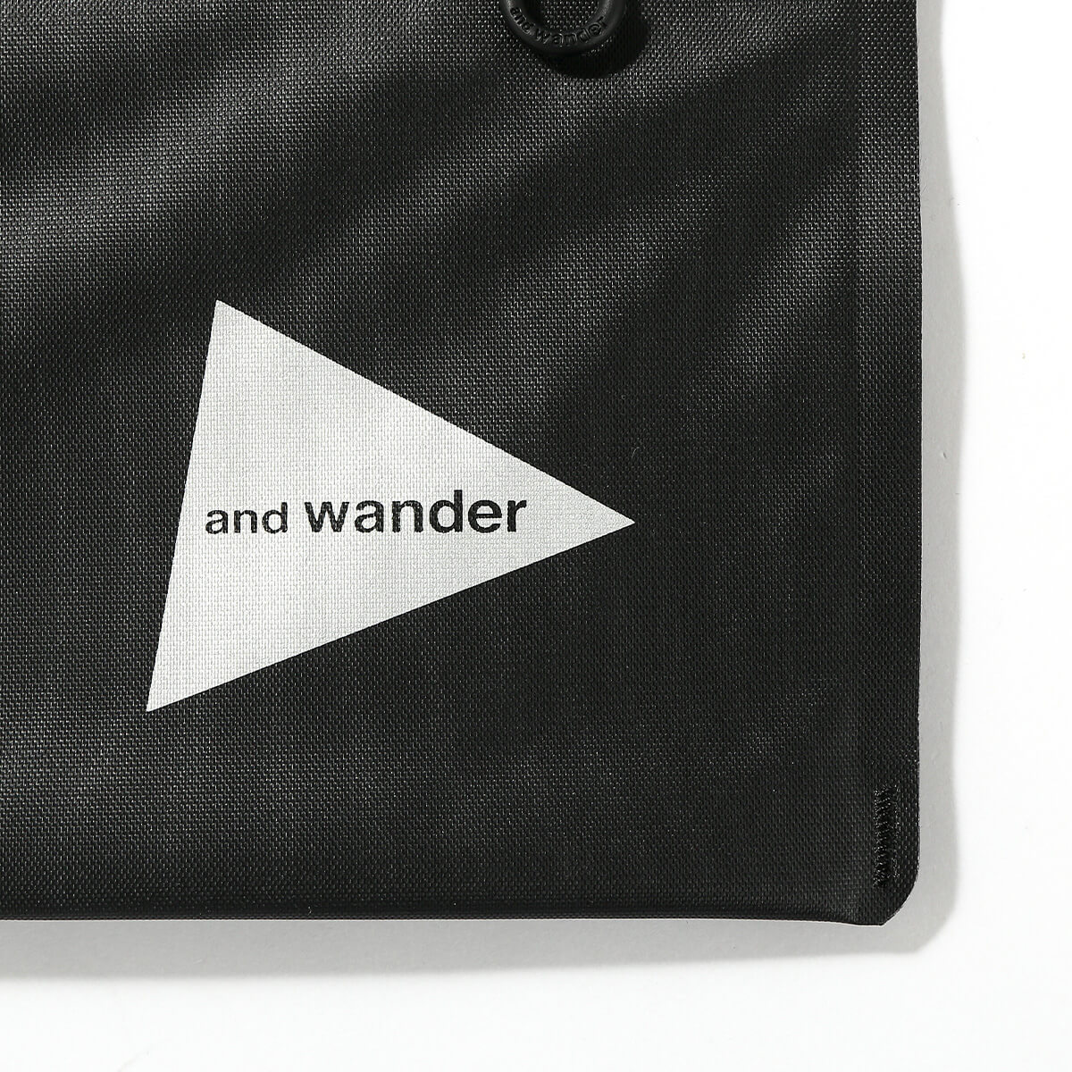 アンドワンダー ウォータープルーフサコッシュ and wander waterproof sacoche 5744975206 ショルダーバッグ 防水 ブラック トラベル 旅行 キャンプ アウトドア 【正規品】 3