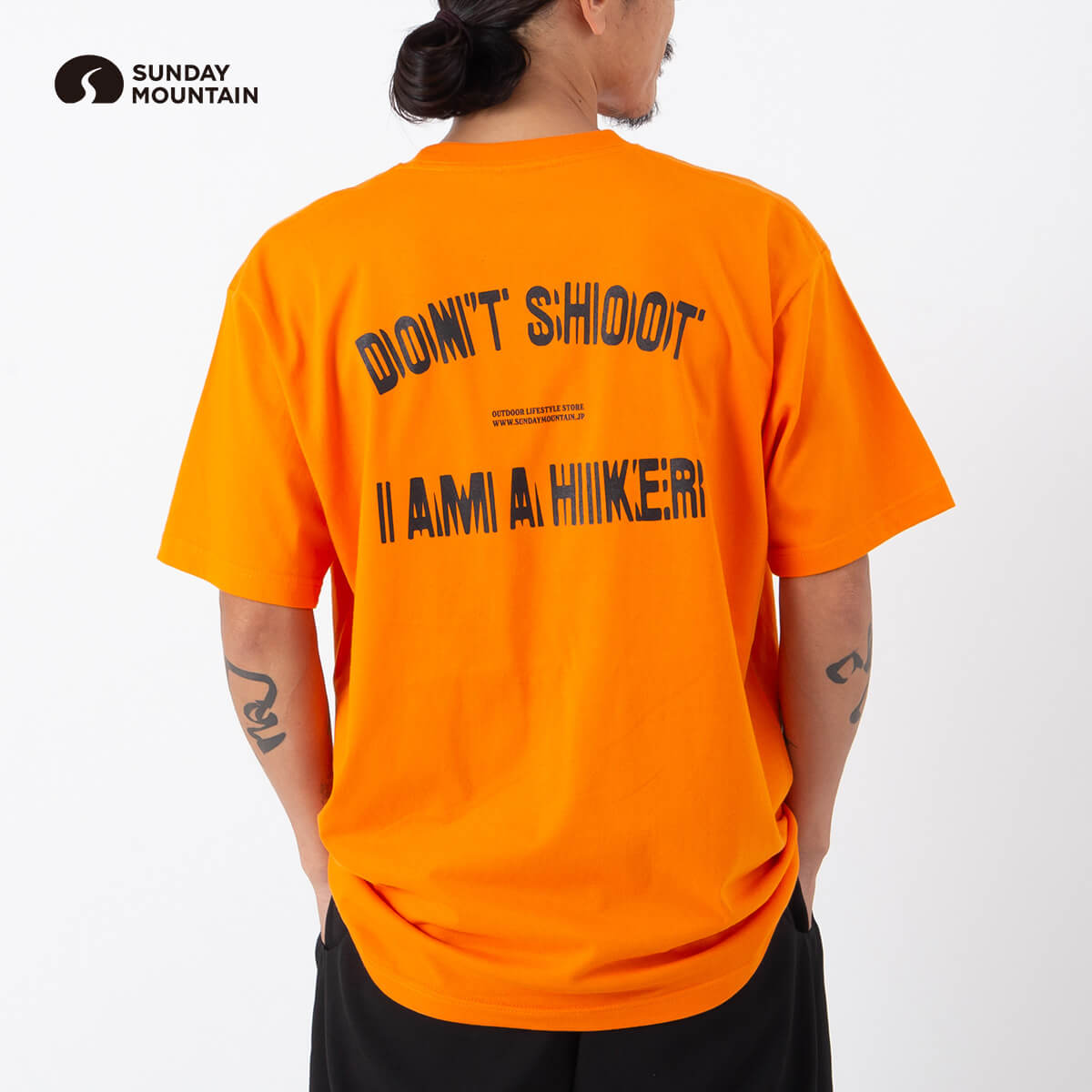 サンデーマウンテン "Don't Shoot I'm a Hiker" T Shirt SUNDAY MOUNTAIN メンズ レディース ユニセックス トップス Tシャツ カジュアル プリント オリジナル ハイカー ハイキング 登山 トレッキング おしゃれ キャンプ アウトドア