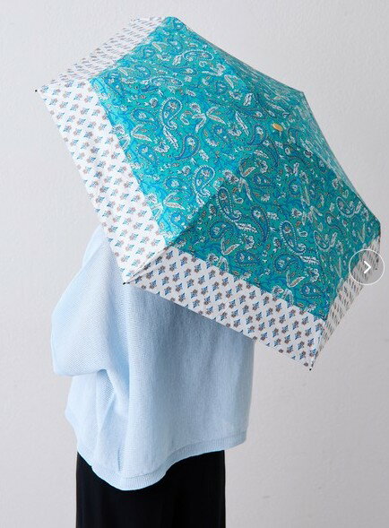 乐天商城 - 金万　【カネマン】　晴雨兼用 折りたたみ傘 レディース 軽量 コンパクト UVカット 遮光率99.9％ 超撥水 超耐水 ペイズリー柄 木目調ハンドル 日傘 雨傘 おしゃれ コラージュ　ガリャルダガランテ KY-82791-61