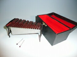 シロフォン ミニチュア楽器 鍵盤部分が赤茶色か茶色 シルバーのどちらかになります 色は選べませんお取り寄せ商品 プレゼントに最適音楽発表会 記念品 吹奏楽発表会...