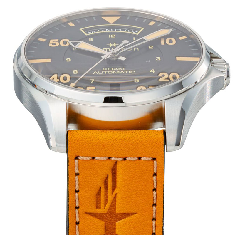 ブランドアクセと腕時計のカプセルのハミルトン 腕時計 HAMILTON 時計 カーキ アンビエーション Pilot Pioneer Mechanical Day Date Auto メンズ H64645531 男性 ブラック キャメル 機械式 自動巻き 人気 おすすめ おしゃれ ブランド プレゼント 新社会人 入学 卒業 ギフト｜アングル3