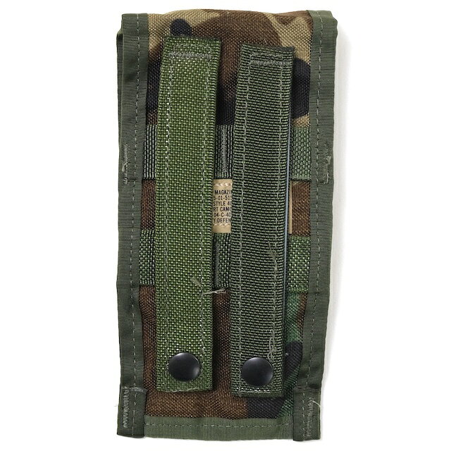 CAPTAIN TOM’sのUS（米軍放出品）イレギュラー品 M4 M4 DOUBLE MAGAZINE CQB POUCH [M4シングルマガジンポーチ][Woodland][MOLLEスタイル]｜アングル2