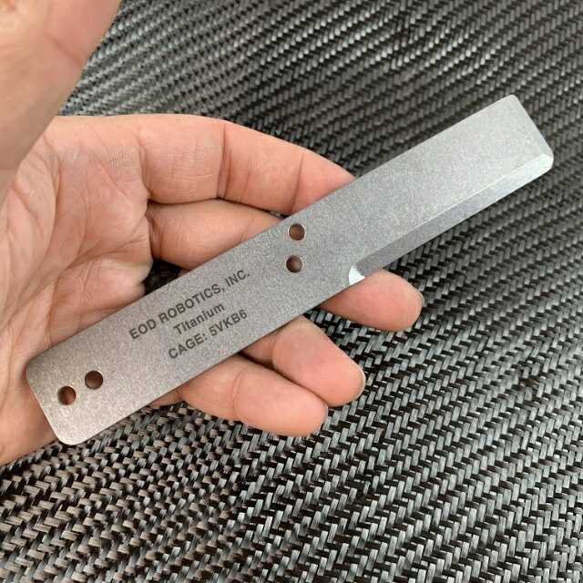 CAPTAIN TOM’sのMARATAC（マラタック）Tumbled Titanium EOD Robotics Breacher Bar Medium [MT0018-M][チタン ブリーチャーバー ミディアム]｜アングル2