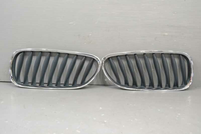 BMW Z4 E85 右ハンドル 前期 純正 破損無 取付OK スキニー グリル 左右セット メッキグリル 右 左 /51 ..