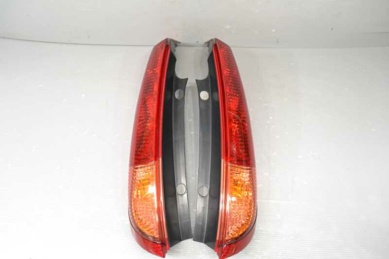 プレサージュ HWS 後期(TU31 U31) 純正 イチコー 破損無 取付OK 動作保証 テールランプ 左右 セット テールライト 右 左 4973 /26550-CN000 26555-CN000 k081068 中古20240413