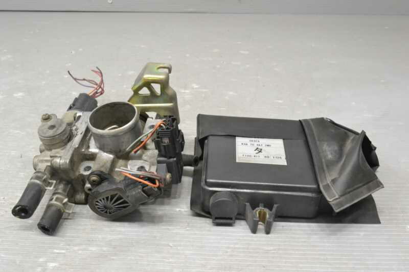 AZワゴン RR 後期(MD22S) 純正 破損無 取付OK 動作保証 スロットルボディー エンジンコンピューター セット 33920-84FA1 / 1A25-13-640 k082657 中古20240513