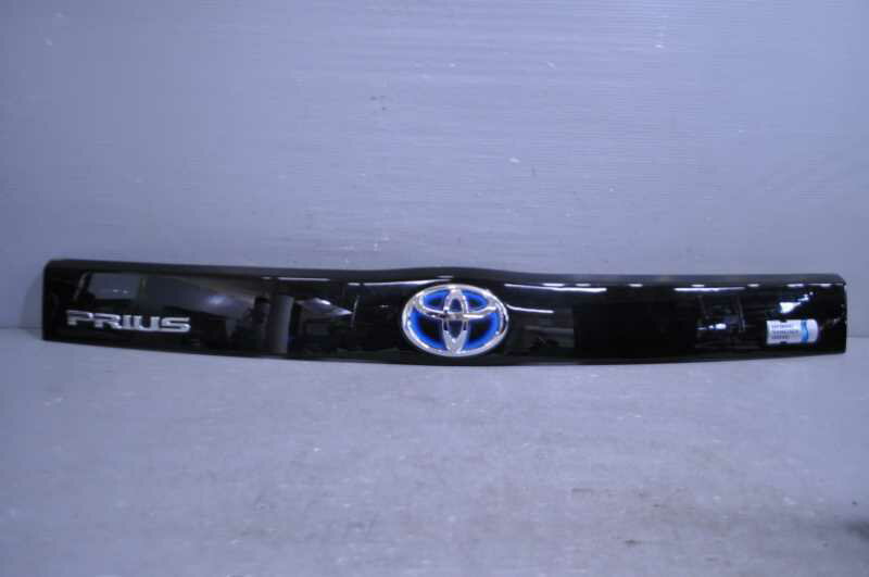 プリウス 前期(ZVW30 ZVW35) 純正 リアガーニッシュ フィニッシャー 8V0→色替黒 76801-47070180 /76801-47070-J1 k082993 中古20240517