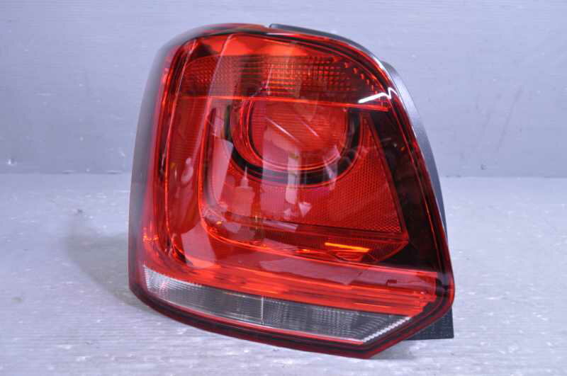 フォルクスワーゲン ポロ TSI 前期(6RCBZ) 純正 破損無 取付OK 動作保証 左テールライト テールランプ 6R0 945 095 AD k090807 中古20250624