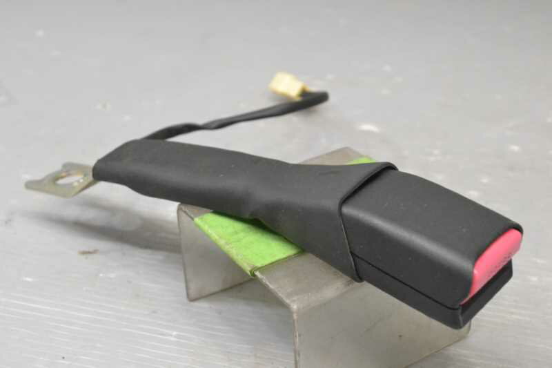 ワゴンR 中期(MH23S) 純正 破損無 取付OK 動作保証 フロント 運転席 シートベルトキャッチ バックル / ..