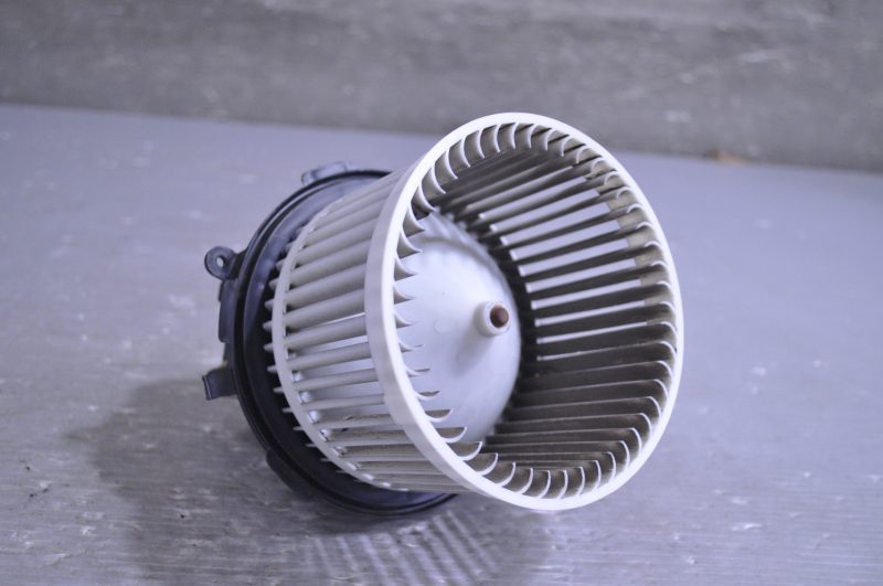 フィアット 500 右ハンドル 前期(31209) 純正 デンソー 破損無 取付OK 動作保証 ブロアファン モーター ヒーターモーター 98616354 K061947 中古20220803