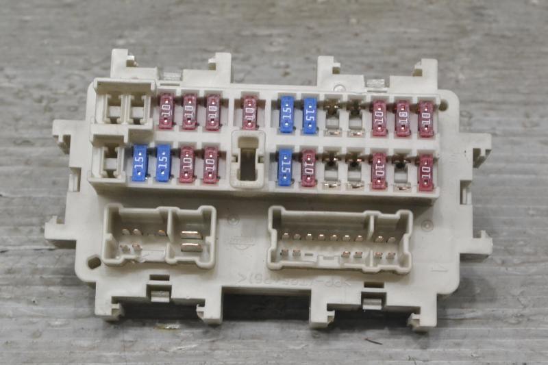 車両情報 車両　ニッサン 車種　ステージア 4WD 後期 型式　PNM35 車台番号　2006年 PNM35-750294 メーカー 型番 / 284B7-AQ016 商品状態 こちらの商品は【中古】です。 在庫は1点のみとなっております。 【コンディション】 ヒューズおまけ扱い中古相応取付OK 動作確認：テストOK　1週間保証付 ※詳細な情報の記載や写真を心掛けてはおりますが、 中古品の場合には写真や記載にない多少の傷や汚れ等がある場合がございますので、神経質な方はご遠慮下さいませ。 【付属品】 ※写真に写っている物が全てとなります。 ※記載の無いものは付属しません。 ※未確認の箇所は保証対象外になります。 注意事項 こちらの商品のサイズはAサイズです。 ※商品サイズがE・F・G・H・J・K　の大型商品について 　・大型商品の場合、記載している送料は法人・店舗・営業所留の送料です。 　・個人宅にお送りする場合は追加送料5500円が必要です。 　・離島は別途お問い合わせください。 注意事項 中古商品につき、初期不良保証の商品到着後7日を過ぎた場合は一切の保証は致しかねます。ご了承くださいませ。 この商品は当店実店舗でも販売を致しております。そのため在庫の更新は随時行っておりますが、お買い上げいただいた商品が品切れになってしまう場合が御座います。予めご了承下さいませ。 細心の注意を払い傷の確認やクリーニングをしておりますが、落とせない汚れや見落としがある場合もございます。その点はご了承下さいませ。 商品の写真につきましては、撮影時の照明やお客様がご覧いただいているディスプレイの環境等によって実際の見た目と異なる場合がございます。 取扱店舗 ■店舗名　株式会社MAKE VALUE 北九州営業所 ■郵便番号　〒808-0021 ■住所　福岡県北九州市若松区響町1-86-3　響マテリアルセンター内 ■TEL　093-482-9840 ■営業時間　08：00 〜 17：00 ■定休日　日祝日