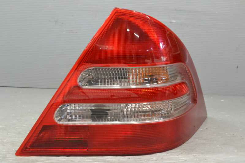 ベンツ C32 コンプレッサー AMG W203 前期(203065) 純正 破損無 取付OK 動作保証 右 テールランプ テー..