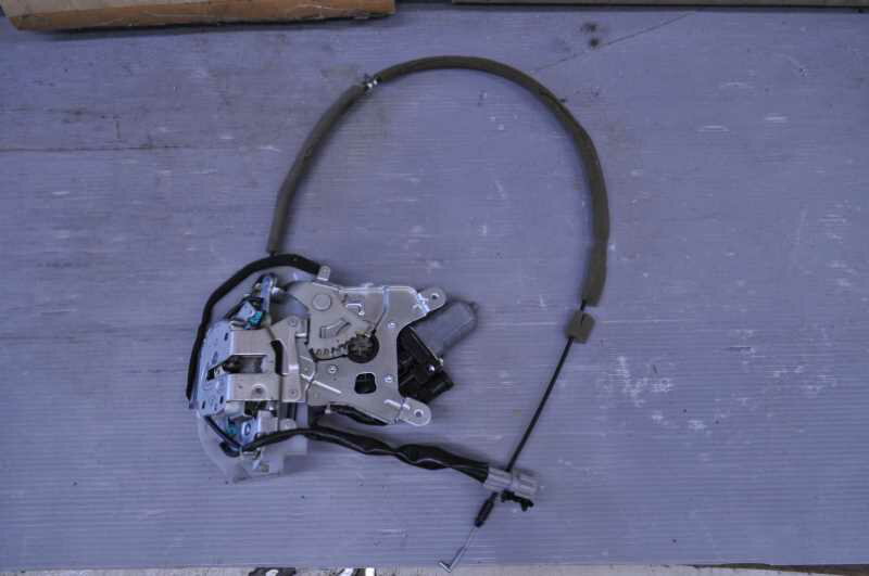 エルグランド ハイウェイスター 前期(TE52 TNE52 PE52 PNE52) 純正 破損無 取付OK 動作保証 左 リア ドアロック イージークローザー / 82561-1JA0A 82503-1JA0B k077233 中古20231121