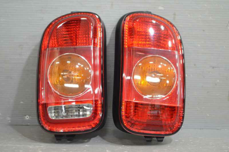 ミニ クーパー クラブマン R55 右ハンドル 前期(ZF16) 純正 破損無 取付OK 動作保証 テールライト 左右 セット テールランプ 右 左 03.384.90 k093030 中古20251107