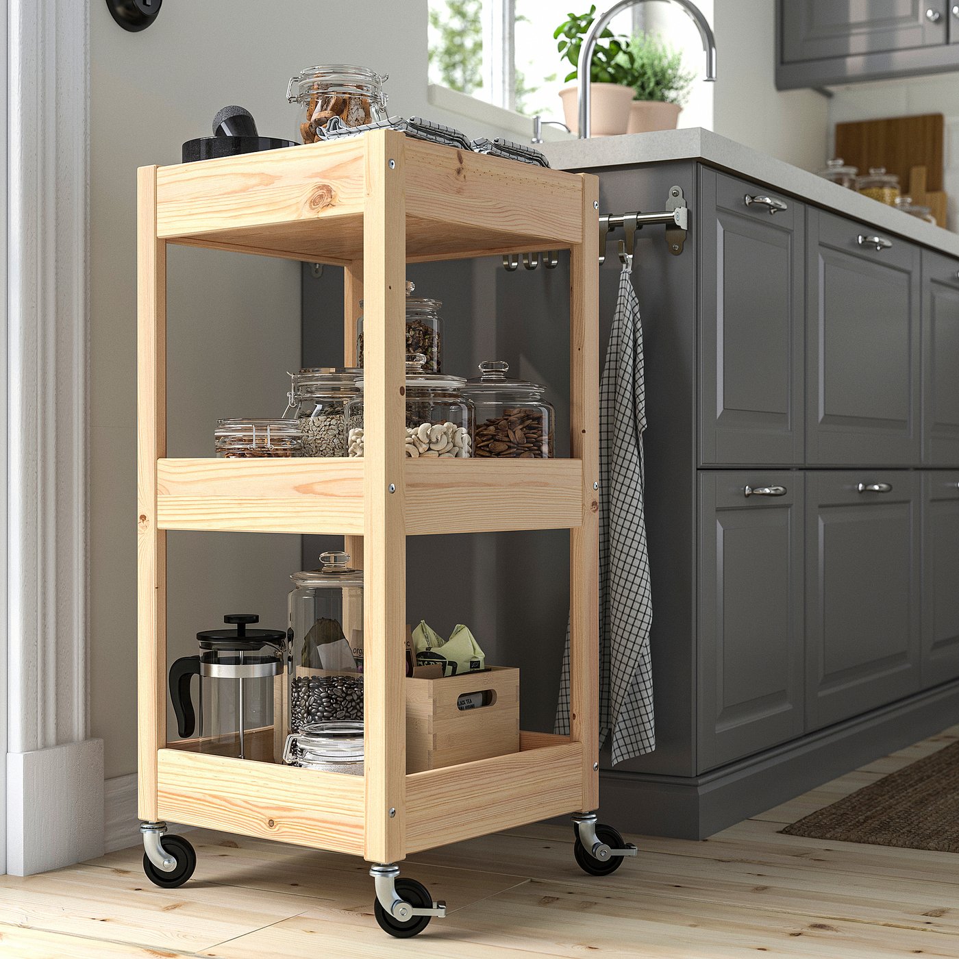 キャラメルカフェのワゴン 収納パイン材 キャスター付き シンプルデザイン キッチン オフィス 趣味部屋に最適 IKEA 005.957.41｜アングル2