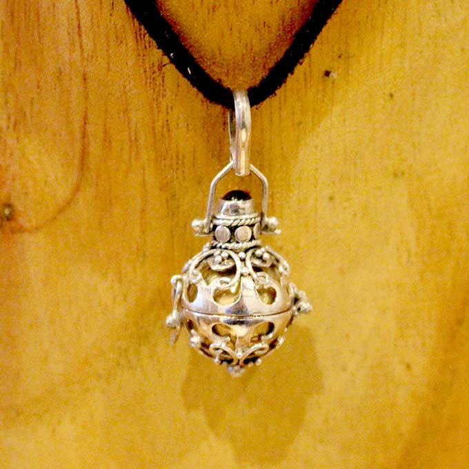 ガムランボール ネックレス ペンダントヘッド バリ島のアクセサリー