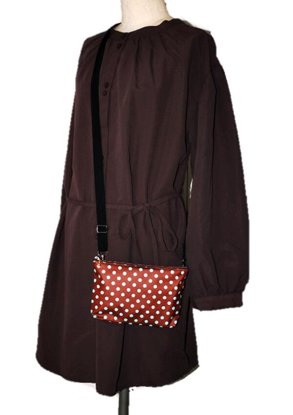 スマホショルダーポーチポーチサイズお薬手帳を入れたりスマホを入れたり毎日、使う小物が入ります。メ..