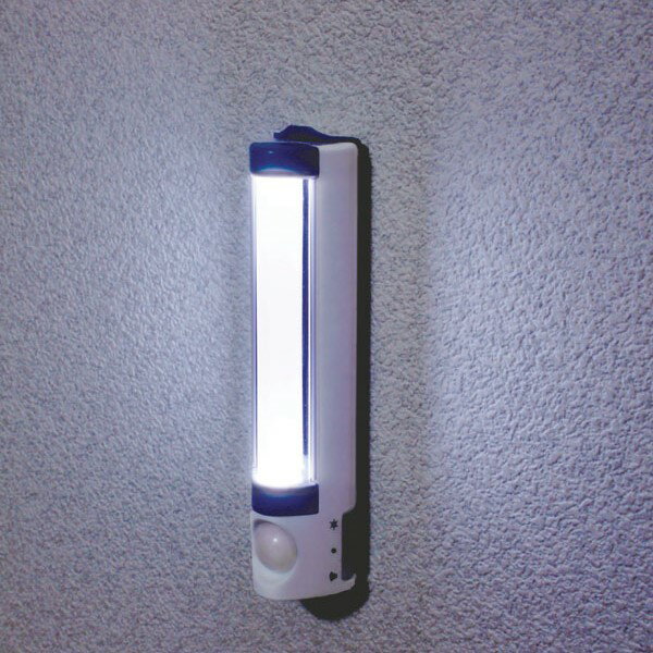 Rakuten - 人感センサー LEDライト 屋内 電池式 埋め込み型 足元灯 フットライト 自動点灯 消灯 玄関 廊下 階段 防犯 寝室 明るい 9lm 朝日電器 エルパ PM-L255