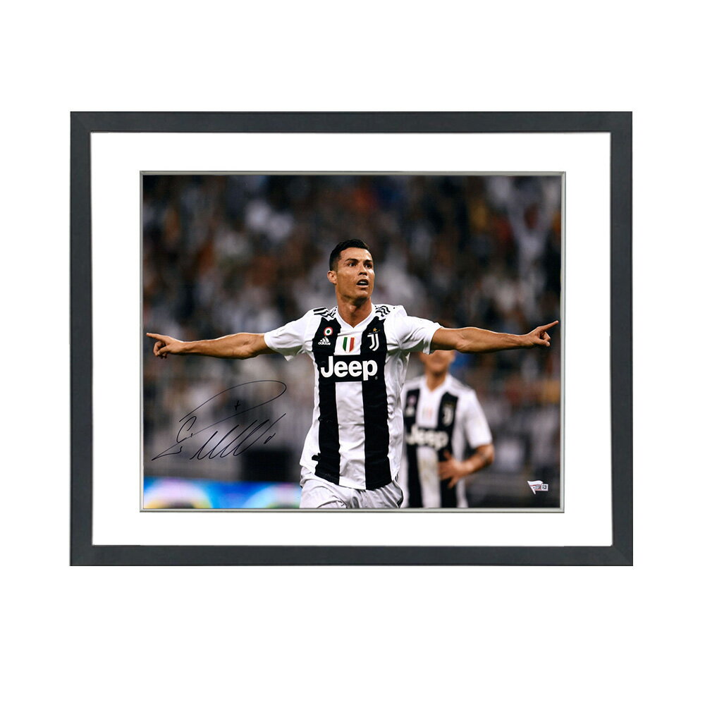 クリスティアーノ・ロナウド ユヴェントス 直筆サインフォト 額装 Cristiano Ronaldo Juventus Hands Out Autographed 16x20 Photo Framed