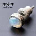 ■ブランド名：Good Vibrations ■モチーフの横幅：約 6mm ■モチーフの縦幅：約 5mm ■重さ：約 0.7g ■素材：silver 925、ホワイトオパール ■付属品：オリジナル巾着、ギャランティカード（正規品証明） 【商品特性】 シルバー925アクセサリーは商品画像と同じデザインで作成しておりますが、1つ1つ手作りのため微妙な差がある場合があります。 手作業による微妙な違い・変化が世界に1つだけの個性あるシルバー925アクセサリーになりますので、ご了承の上ご購入くださいませ。 【配送方法について】 1.こちらの商品は日本郵政ゆうパケット、又はレターパックにてお届けいたします。 2.配送に関するお問い合わせは追跡番号を元に郵便局に直接お願いします。 【デザイン イメージ】 ネイティブアメリカン インディアン フェザー トライバル 民族 エスニック アジアン アステカ マヤ 中米 南米 アジア アフリカ 宗教 モチーフ 雑貨 古代 文明 海外 ココペリ パワーストーン ジェムストーン 神話 平和 お守り開運 金運 恋愛運 魔除け アメリカ メキシコ タイ インド ハワイ エジプト ピアス イヤリング ネックレス ペンダント トップ リング 指輪 ブレスレット バングル アンクレット 【おすすめシーン】 彼氏 彼女 プレゼント ギフト 誕生日 クリスマス バレンタイン ホワイトデー 父の日 母の日 結婚祝い 出産祝い ラッピング 結婚記念日 敬老の日 ハロウィン 勤労感謝の日 お祝い 父 母 親 奥さん 妻 旦那 子供 男 兄弟 女 姉妹