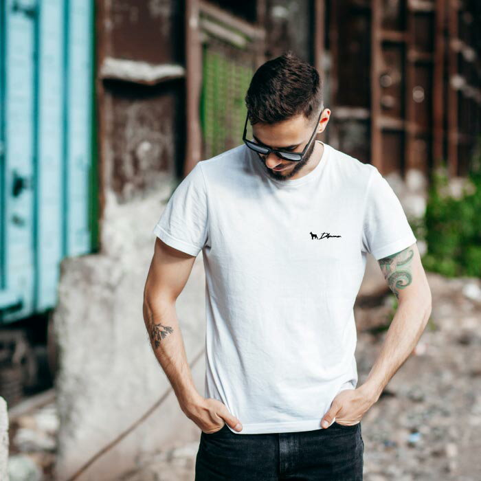 Tシャツ 半袖 ドーベルマン どーべるまん 犬 ロゴ 左胸 プリント シルエット 筆記体 メンズ レディース カジュアル 大きい サイズ ゆったり かわいい おもしろい ブランド シンプル 白 黒 ティーシャツ グッズ アウトドア