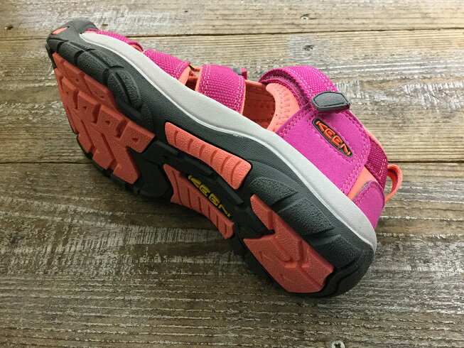 KEEN キーン　NEW PORT H2　 ニューポートエイチ21014267　VERY BERRY/FUSION CORALキッズ　サンダル　サマーシューズ　アウトドアシューズ川遊び　キャンプ　夏のレジャーに！