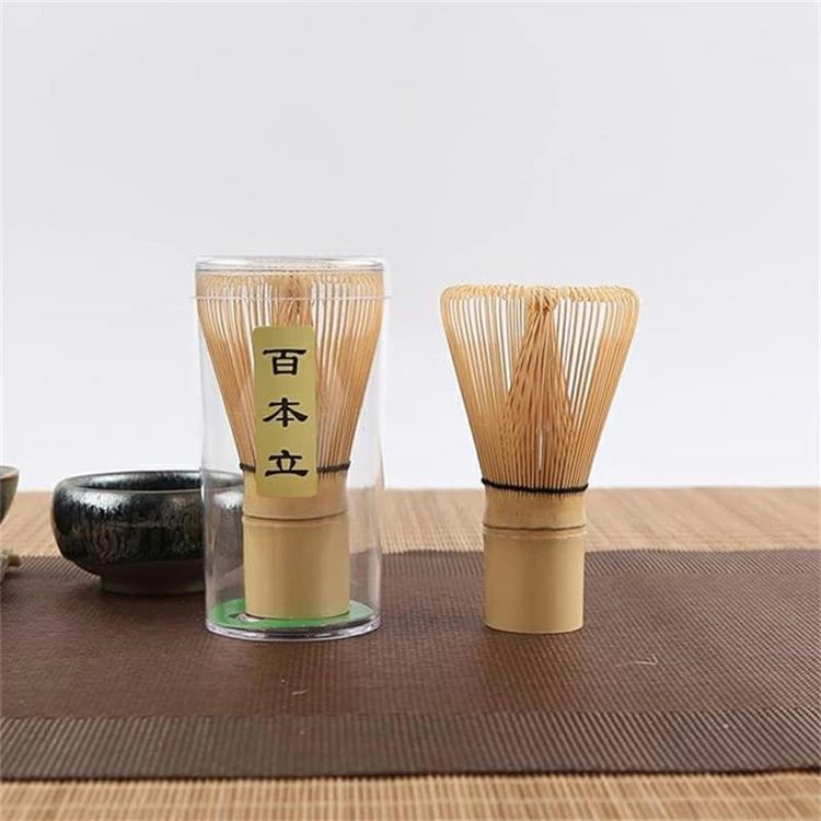 【商品コード】：y813302 【カラー】 茶筅のみ、茶道具セット 素材：天然の竹 原産国 : 中国 【この商品について】 天然の竹を使用しておりますので、竹自体に凹凸、黒点、亀裂、節等がございますが、これは竹の自然な成長現象であり、職人の手作業による痕跡がございますので、ご了承ください。 実際の商品をご参照ください。 穂:穂の数が多ければ多いほど、薄茶を作りやすくなり、泡立ちが多くなり、茶湯の体積が大きくなり、口当たりが涼しくなります。穂の数が少ないほど濃茶になり、泡立ちが少なく、色彩が濃く、味が濃くなります。 伝統的な手作り：天然の竹なので初心者や中級者向けで安心して使えます。 使い方:1.茶筅をお湯に入れないでください。茶筅が傷んでしまいます。2.使い終わった茶筅は、カビが生えないようにきれいに洗います。茶筅は竹製ですので、形が崩れやすい茶筅立てに入れて冷やさないように風通しをよくし、直射日光を避けてください。3.消耗品、穂が切れた後はもう使用しないことをお勧めします ※簡易包装となりますのでご理解の程よろしくお願いします。 ※手動測定による1～3cmの測定偏差を許容してください。 ※モニターや光の効果が異なるため、実際の色は写真の色と若干異なる場合があります。 ※仕様・デザインは改良のため予告なく変更することがあります。【商品コード】：y813302 【カラー】 茶筅のみ、茶道具セット 素材：天然の竹 原産国 : 中国 【この商品について】 天然の竹を使用しておりますので、竹自体に凹凸、黒点、亀裂、節等がございますが、これは竹の自然な成長現象であり、職人の手作業による痕跡がございますので、ご了承ください。 実際の商品をご参照ください。 穂:穂の数が多ければ多いほど、薄茶を作りやすくなり、泡立ちが多くなり、茶湯の体積が大きくなり、口当たりが涼しくなります。穂の数が少ないほど濃茶になり、泡立ちが少なく、色彩が濃く、味が濃くなります。 伝統的な手作り：天然の竹なので初心者や中級者向けで安心して使えます。 使い方:1.茶筅をお湯に入れないでください。茶筅が傷んでしまいます。2.使い終わった茶筅は、カビが生えないようにきれいに洗います。茶筅は竹製ですので、形が崩れやすい茶筅立てに入れて冷やさないように風通しをよくし、直射日光を避けてください。3.消耗品、穂が切れた後はもう使用しないことをお勧めします ※簡易包装となりますのでご理解の程よろしくお願いします。 ※手動測定による1～3cmの測定偏差を許容してください。 ※モニターや光の効果が異なるため、実際の色は写真の色と若干異なる場合があります。 ※仕様・デザインは改良のため予告なく変更することがあります。