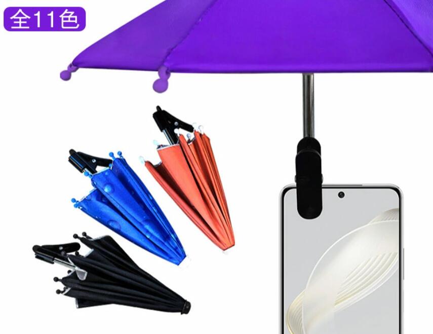 折りたたみミニチュア傘 スマホ専用 2個セット 全11色 日差しの強い日に画面が見えなくなる現象を防ぐスマホ専用傘。 夏のお出かけ時の写真撮影などにも大活躍！ 自転車/バイク/オートバイ用傘、スマホを太陽や雨から守ります！ アウトドアで行う活動するときに、太陽に反射した光を防止できます。 建物のガラスや水たまりなどに反射した光も遮断し、携帯電話の画面をはっきり見えます。 サイズ F サイズについての説明 サイズ：長さ21cm 直径26-28cm※サイズ計測には誤差が生じます。 素材 170Tポリエステル プラスチック 鋼 色 ブラッククリップホルダー付き ピンククリップホルダー付き イエロークリップホルダー付き レッドクリップホルダー付き ダークブルークリップホルダー付き オレンジクリップホルダー付き 迷彩クリップホルダー付き マゼンタクリップホルダー付き グリーンクリップホルダー付き パープルクリップホルダー付き ライトブルークリップホルダー付き 備考 ●サイズ詳細等の測り方はスタッフ間で統一、徹底はしておりますが、実寸は商品によって若干の誤差(1cm?3cm )がある場合がございますので、予めご了承ください。 ●製造ロットにより、細部形状の違いや、同色でも色味に多少の誤差が生じます。 ●パッケージは改良のため予告なく仕様を変更する場合があります。 ▼商品の色は、撮影時の光や、お客様のモニターの色具合などにより、実際の商品と異なる場合がございます。あらかじめ、ご了承ください。 ▼生地の特性上、やや匂いが強く感じられるものもございます。数日のご使用や陰干しなどで気になる匂いはほとんど感じられなくなります。 ▼同じ商品でも生産時期により形やサイズ、カラーに多少の誤差が生じる場合もございます。 ▼他店舗でも在庫を共有して販売をしている為、受注後欠品となる場合もございます。予め、ご了承お願い申し上げます。 ▼出荷前に全て検品を行っておりますが、万が一商品に不具合があった場合は、お問い合わせフォームまたはメールよりご連絡頂けます様お願い申し上げます。速やかに対応致しますのでご安心ください。
