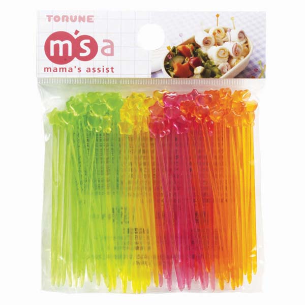 ●サンドイッチに、プチトマトに、ミートボールに、たまごに、フルーツに！ ●お弁当のおかずを手軽にかわいく演出できるピック。 ●お弁当やパーティ、お子様ランチを華やかに演出します！ ●毎日のお弁当グッズとしてはもちろん、運動会や遠足のお弁当に！ ※商品の色・柄はアソートとなります。 ●入数： 約100本入 ●材質： ABS樹脂 ●商品サイズ： 約65×6×2mm ●商品重量： 約25g ●耐熱温度： 70℃ ●耐冷温度： -20℃ ※電子レンジ、オーブン、食器乾燥機、食器洗い乾燥機等でのご使用はおやめください。 ※商品によって色・柄の組み合わせが異なります。 ※商品重量の表示は、包装込みの重量です。 【メーカー名】（株）トルネ 【メーカー品番】P-2636