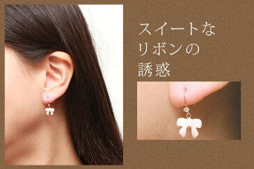 【ラッキーシール対応】【送料無料】【me on...】大人アレンジの優しくなれるリボンモチーフ◇K10ピンクゴールド(PG)・リボンデザインモチーフ・キュービックジルコニア、ピンクシェル・プチピアス【発送目安:2〜3週間】【P】