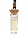 ETONNER [エトネ]The Auto PerfumeETONNER-JAPANフランス人デザイナー：Valerie Normain (Red-dot Design Award受賞）による、自動車用吊り下げタイプ香水の提案。今までの香りだけで選ぶ芳香剤から、デザインを重視した、他とは違うインテリア空間を演出するこだわりの Perfume. へ…オリジナルは香水の中でも極めて愛顧されている香りのイメージで調製されました。トップノートにオレンジミドルノートにローズキーノートはラディックス花の香りと調和のとれたフルーツの香りを一体化し、エレガントでミステリアスな感覚は女性に好まれます。仕様詳細■適材適所に最高級の素材を使用■木製キャップに&#201;TONNER 刻印入■専用化粧箱入り香水製油 ： フランス産キャップ ： ドイツ産 (欅)ガラス瓶 ： オーストリア産使用期間：約5ヶ月〜半年(使用頻度により変わります)ルームミラー吊下げタイプ自動車用香水の取扱説明1.木製キャップを反時計回りに回転させ木製キャップを外し、プラスチックの密封プラグ(中栓)を取り外します。2.木製キャップを締め、最初は5-10秒逆さにし、木製キャップに香水を染み込ませます。（逆さにする時間は、好みの香り濃度に合わせて調整して下さい。）3.製品をルームミラーに吊下げます。4.週1、2回逆さにして香りを調整します。（逆さにする時間や頻度は、好みの香りの濃度に合わせて調整して下さい。) 楽天ペイ決済 この製品は直送となりますため、代引き決済ができません。メーカー在庫がない場合は、ご注文内容確認メールにて納期を改めてご連絡させていただきます。ご了承ください。 この製品は宅配便での配達となります 配送業者をお客様が選択することはできません。 香水　