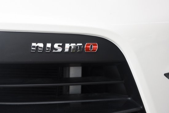 【メーカー名】 　DAYTONA/デイトナ 【適合車種】 　日産　フェアレディZ Z34 【型式】 　 - 【商品名】 　Nissan North Americanismo トランクエンブレム 【商品詳細】 Genuine Parts approved by Nissan North America, Inc. Manufactured in U.S.A. 仕様：nismoオリジナルエンブレム 適合 : 全車種 寸法 : 140×20 参考取付時間 : 0.2h 【注意事項】 ※車種・型式・年式・グレードのご確認お願いします。 ※画像はメーカーから提供されております共通のイメージ画像となります。 【納期について】 　受注生産につき4週間前後 ※納期はメーカーの在庫や生産状況によって変動致します 適合確認はお済みでしょうか？ ご購入前に、車種・型式・グレードをお知らせ頂けましたら、適合するかどうか確認致します。 ※商品詳細にご不明な点が御座いましたらお問い合わせ下さい。