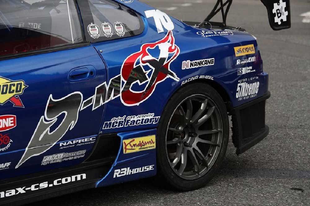 CAR PLUSのD-MAX ディーマックス レーシングスペック専用サイドステップカナード 左右セット シルビア S15 DMRS1500SC｜アングル2