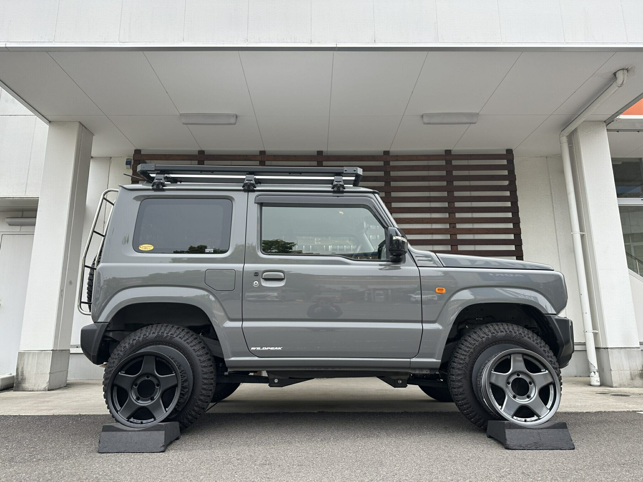 4x4エンジニアリング ブラッドレー V アルミホイール 1本 ランドクルーザー 80系(16×6.5J 6-139.7 INSET25)4×4 Engineering BRADLEY V