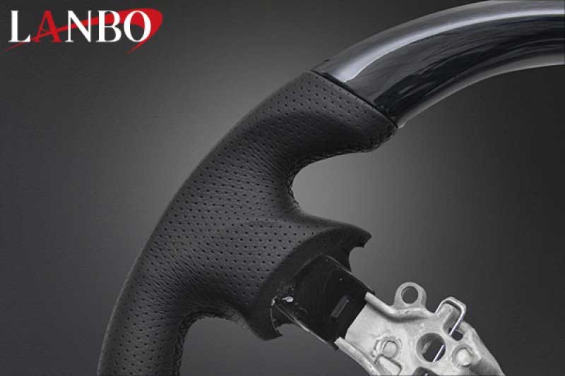 CAR PLUSのLANBO ランボ オリジナルステアリング ガングリップ 黒木目調 サンバートラックグランドキャブ S500J:前期/S510J:前期 LSD006A｜アングル3