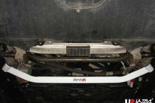 ULTRA RACING ����ȥ�졼���� �ե���ȥ��С��֥졼�� BMW 5���꡼�� E60 NU25 03/08-12/09ǯ�� 525i LA2-539