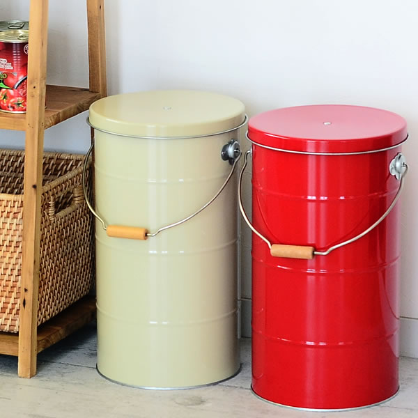 フタは二重構造で、中の空気が密封されて外気に触れにくいため、お米の鮮度を維持できます。