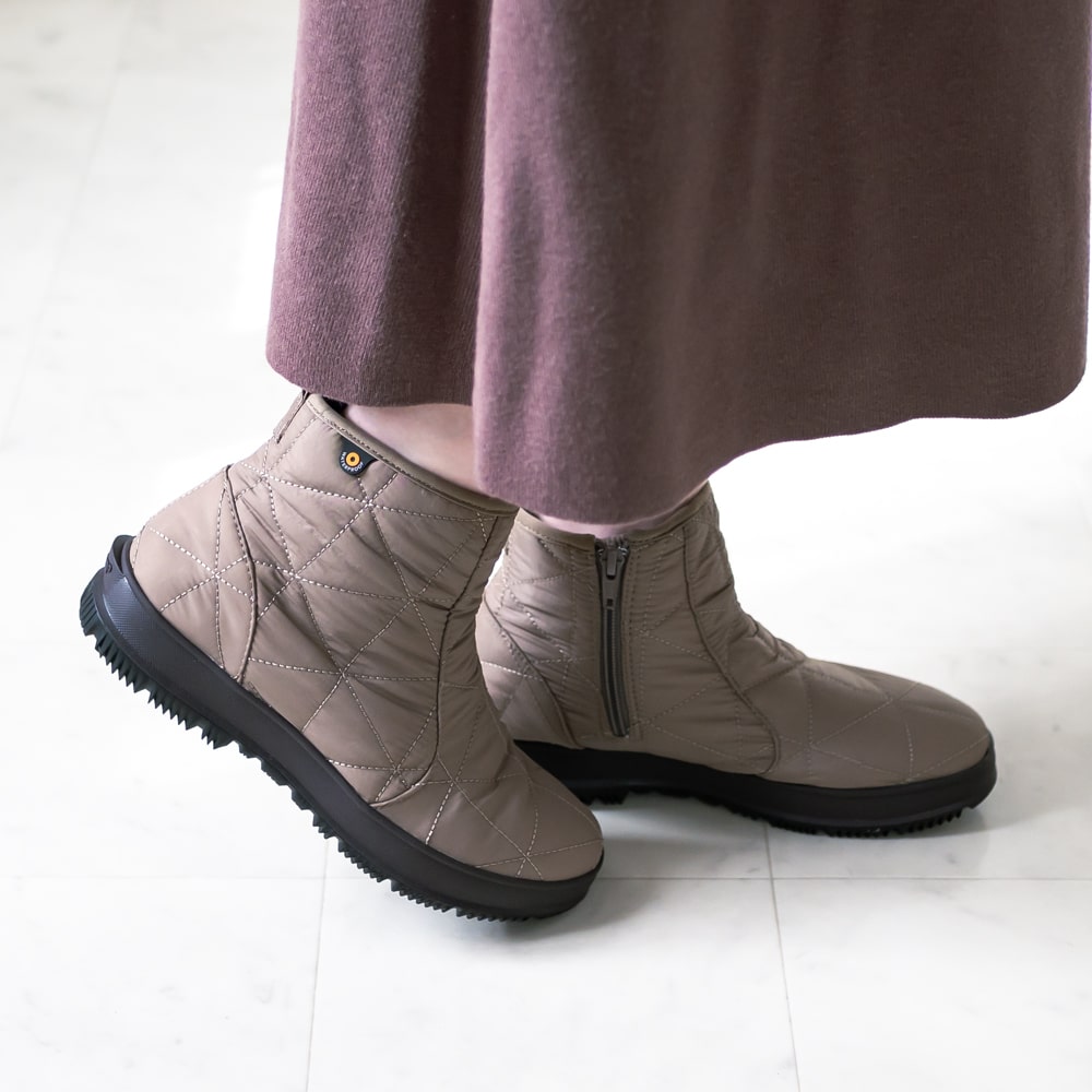 BOGS [ボグス]キルティングウォータープルーフショートスノーブーツ3A 72239 258 ベージュ グレージュ FOSSIL SNOW DAY LOWスノーデイ ロー / 防水 / アンクル / 滑りにくい / ゴム底 / 雪