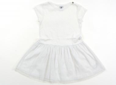 　ブランド 　PETIT BATEAU(プチバトー) 　カテゴリー 　ワンピース 　サイズ 　80サイズ 　色 　白・シルバーラメ 　状態 　★★★★ 　記名 　なし 　ジャンル 　Girl 実際のサイズ表記は86cmです。全体に使用感はありますが、目立った汚れのない良品です。 ＊【状態】【サイズ】に関しての詳しい説明はこちら