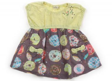 　ブランド 　troislapins(トロワラパン) 　カテゴリー 　ワンピース 　サイズ 　80サイズ 　色 　黄色、ドーナツ 　状態 　★★ 　記名 　なし 　ジャンル 　Girl 全体に色あせ・毛羽立ちが強く、前身頃上部にシミがありま...