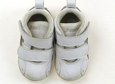 アシックス Asics スニーカー 靴13cm〜 男の子 オフホワイト　ゴールド　星　ブロンズ 子供服 ベビー服 キッズ アウトレット ユーズド 【中古】キッズ・ベビー・マタニティ