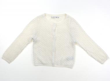 　ブランド 　BeBe Petits Pois Vert(ベベ プチ ポワ ヴェール) 　カテゴリー 　カーディガン 　サイズ 　110サイズ 　色 　アイボリー 　状態 　★★ 　記名 　なし 　ジャンル 　Girl 袖口に薄汚れがあります。第一ボタンと第二ボタン付近のニット生地が外側に少し伸びています。アクリル、綿混合のニットです。まだまだお使い頂けます。 ＊【状態】【サイズ】に関しての詳しい説明はこちら