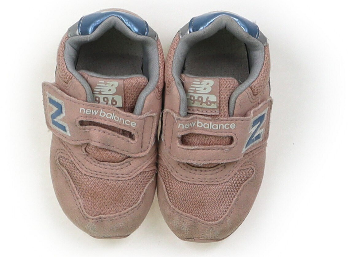 　ブランド 　New Balance(ニューバランス) 　カテゴリー 　スニーカー 　サイズ 　靴12cm〜 　色 　ピンク・ブルー 　状態 　★★★ 　記名 　なし 　ジャンル 　Girl 全体的に使用感がありますが、まだお使いいただけそうです。実際のサイズ表記は12.5cm。靴先に擦れがあります。 ＊【状態】【サイズ】に関しての詳しい説明はこちら