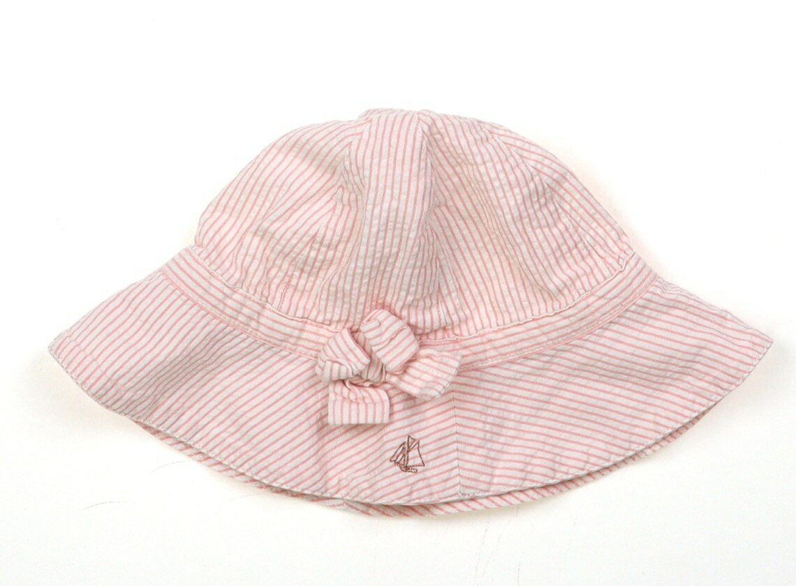 　ブランド 　PETIT BATEAU(プチバトー) 　カテゴリー 　帽子 　サイズ 　Hat/Cap 　色 　ピンク白ストライプ 　状態 　★★ 　記名 　なし 　ジャンル 　Girl サイズは47/49，12/18　81cmです。品質タグが一部切ってあります。あごのゴムが取られていると思われます。全体的にシワや若干の黄ばみが見られますが、外遊び用などにいかがでしょうか。 ＊【状態】【サイズ】に関しての詳しい説明はこちら