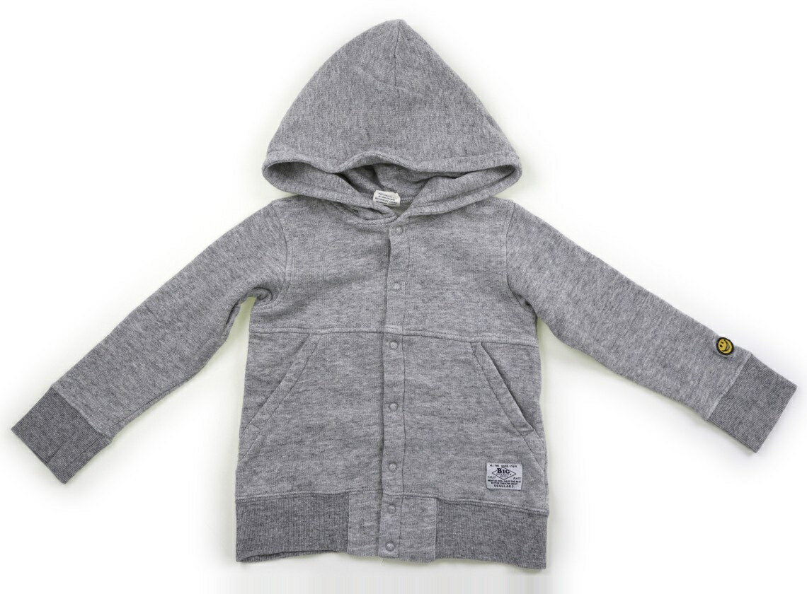 　ブランド 　F.O.KIDS(FOキッズ) 　カテゴリー 　パーカー 　サイズ 　110サイズ 　色 　グレー 　状態 　★★ 　記名 　なし 　ジャンル 　Boy スナップボタン留め。全体に細かい毛玉が多数あり、型崩れがあります。柔軟剤の香りがやや強くあります。使用感はありますが、外遊び用としていかがでしょうか？ ＊【状態】【サイズ】に関しての詳しい説明はこちら