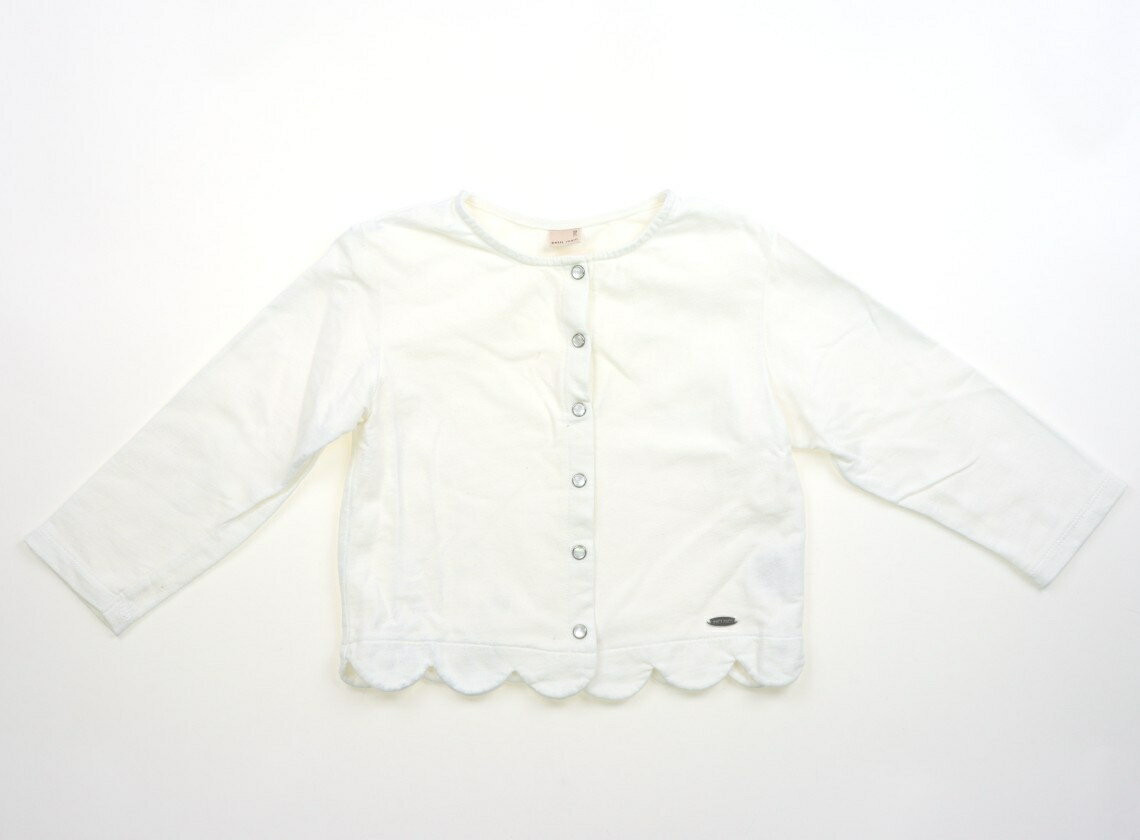 　ブランド 　petit main(プティマイン) 　カテゴリー 　カーディガン 　サイズ 　110サイズ 　色 　ホワイト 　状態 　★★ 　記名 　なし 　ジャンル 　Girl 薄手のトレーナー生地です。袖と胸元とお腹に目立つ汚れあり。細かい毛玉とかなり洗いざらし感あり。外遊び用としていかがでしょうか？ ＊【状態】【サイズ】に関しての詳しい説明はこちら